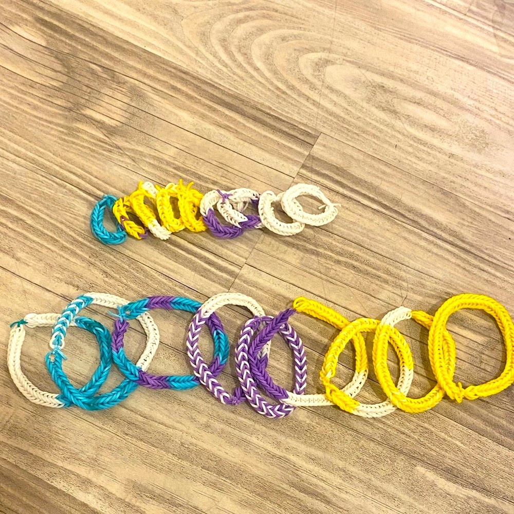 **SET OF x16 ** 🌧️ RAINBOW 🌈 LOOM BRACELETS + (BONUS) Beanie?!!!! 🙀